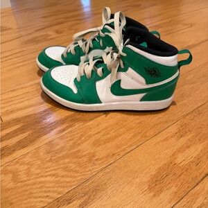 Air Jordan 1 Mid Lucky Green